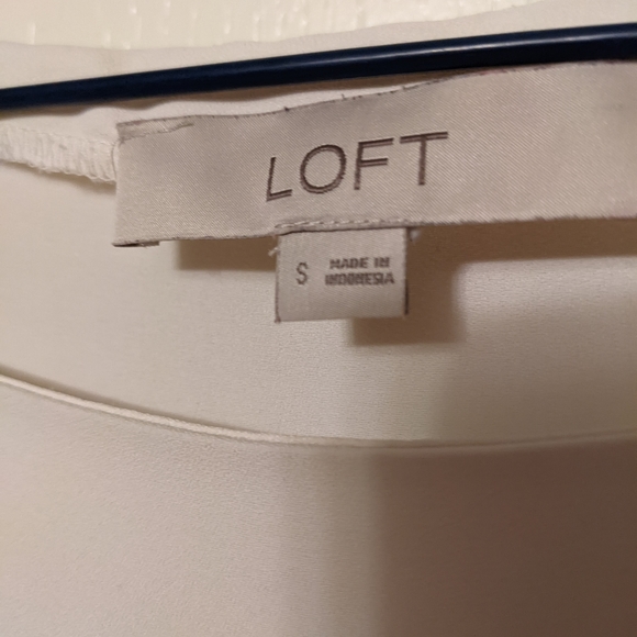 LOFT Tshirt style white blouse, small size - Picture 3 of 3